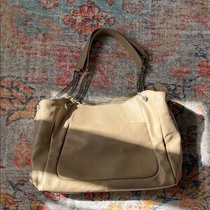 Chic Tan Leather Shoulder Bag